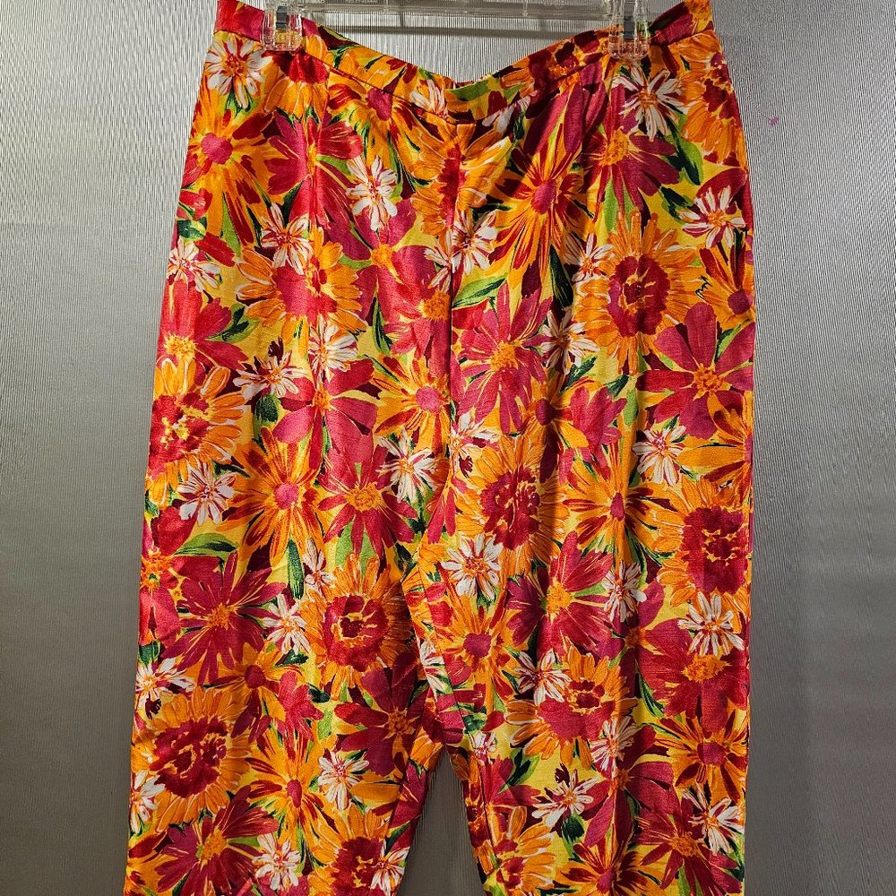 Plus-Size Floral Capris